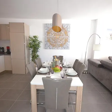 La Perla Apartment *